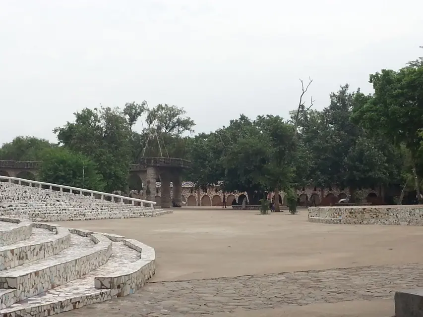 nek-chand_1.jpg
