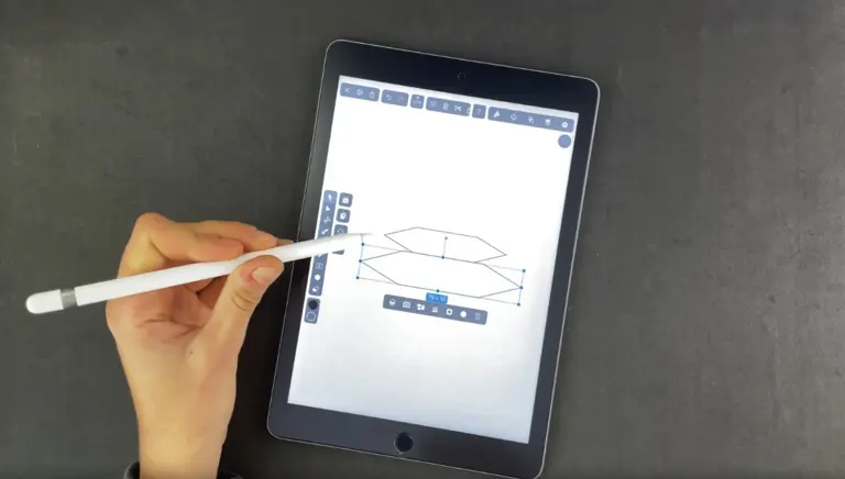 Stylus adjusting a geometric drawing on a digital tablet