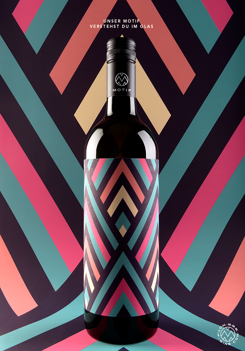 Motif wine bottle geometric design
