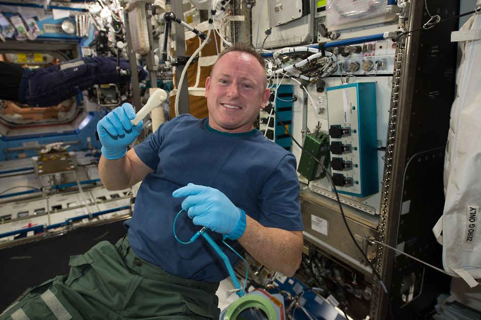 Astronaut Barry Wilmore with 3D-printed ratchet wrench in space, 2018