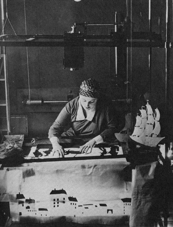 Lotte Reiniger on film behind the scenes of her puppetry